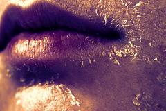 ONE WOMAN / ONE SKIN