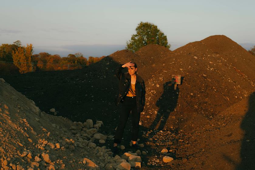 Jana Irmert, Ashes / Oblique Noir, Mimesis and Failure