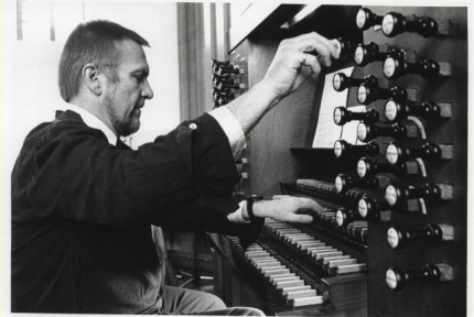 Organum Freie Version für Orgel, mit Zimbeln, Muschelhorn und Mundharmonika